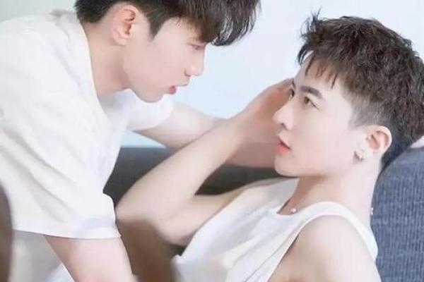 命运之轮：八字能否影响同性恋取向