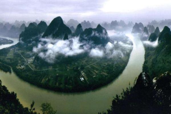风水视角下的理想地形与不利地形特征