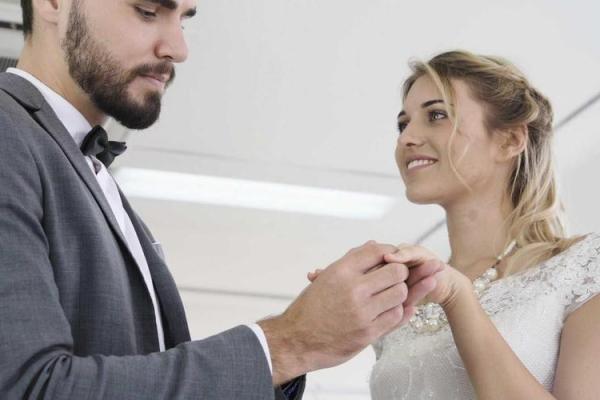 男猴女狗配对解析:优点与挑战一览 男猴女狗配对解析:优点与挑战一览