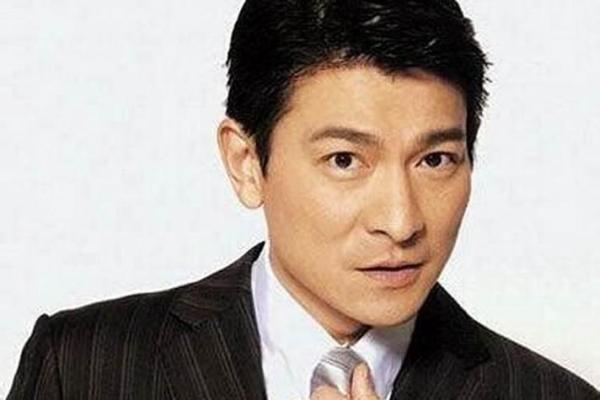 刘德华的八字运程对比：从星座到命理的全方位分析